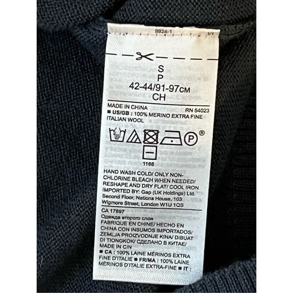 Banana Republic blue fine merino v-neck wool sweater - S